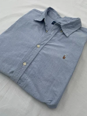 Ralph Lauren skjorta  - Säljer en Ralph Lauren skjorta i väldigt bra skick, perfekt till vintern!