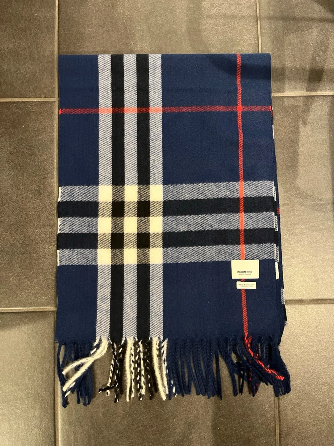 Burberry halsduk Blå med vit, röd och svart rutig design
