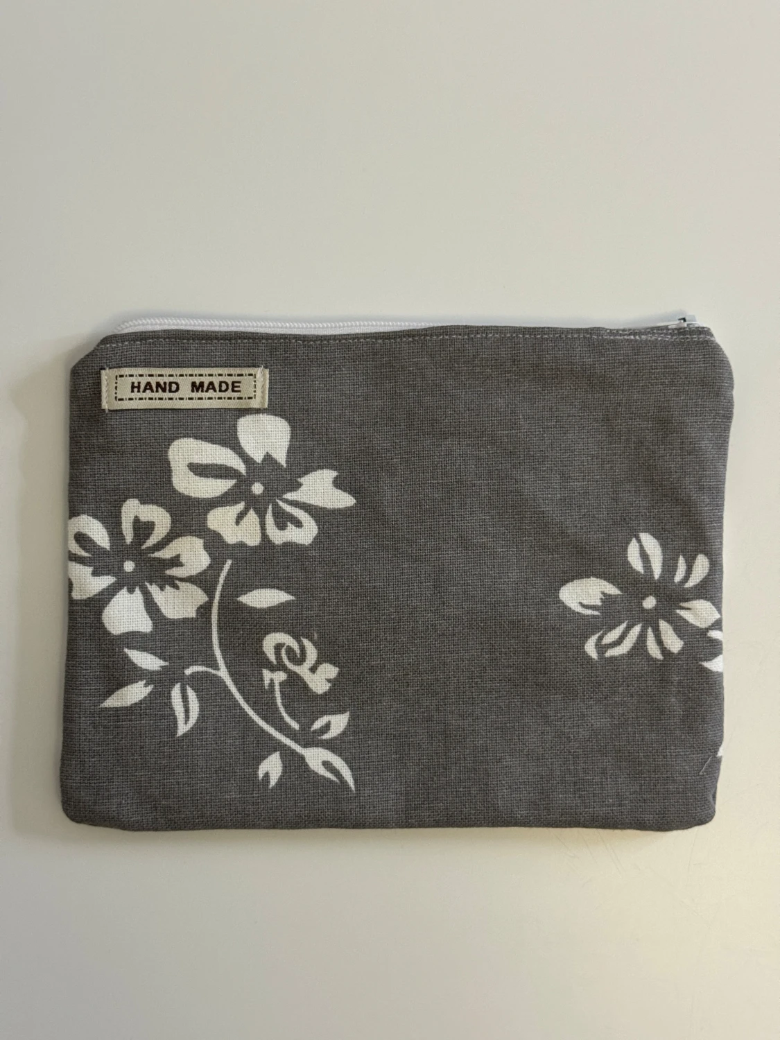 Handgjord necessär av second hand tyger