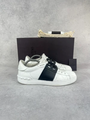 Valentino  Open sneakers - – Condition: 7/10 - very used  – Color: White and black  – What is included: Extra laces  – Retail price: 7280