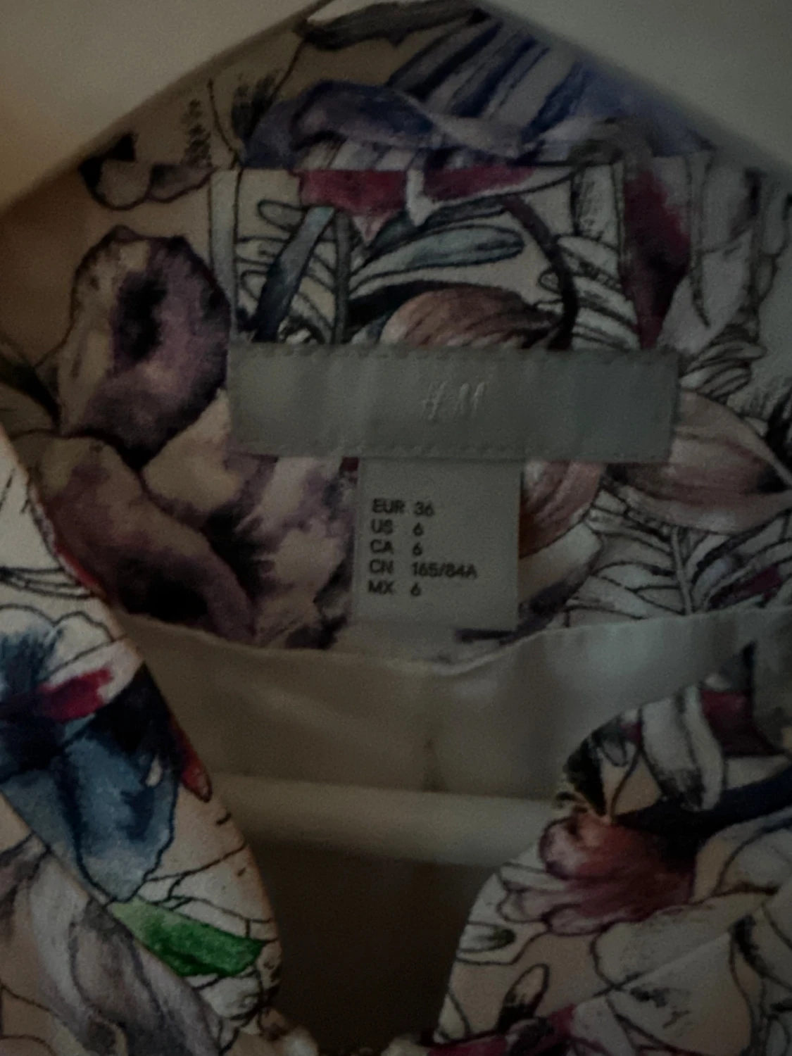 Blommig bomberjacka från H&M, strl 36 - 1