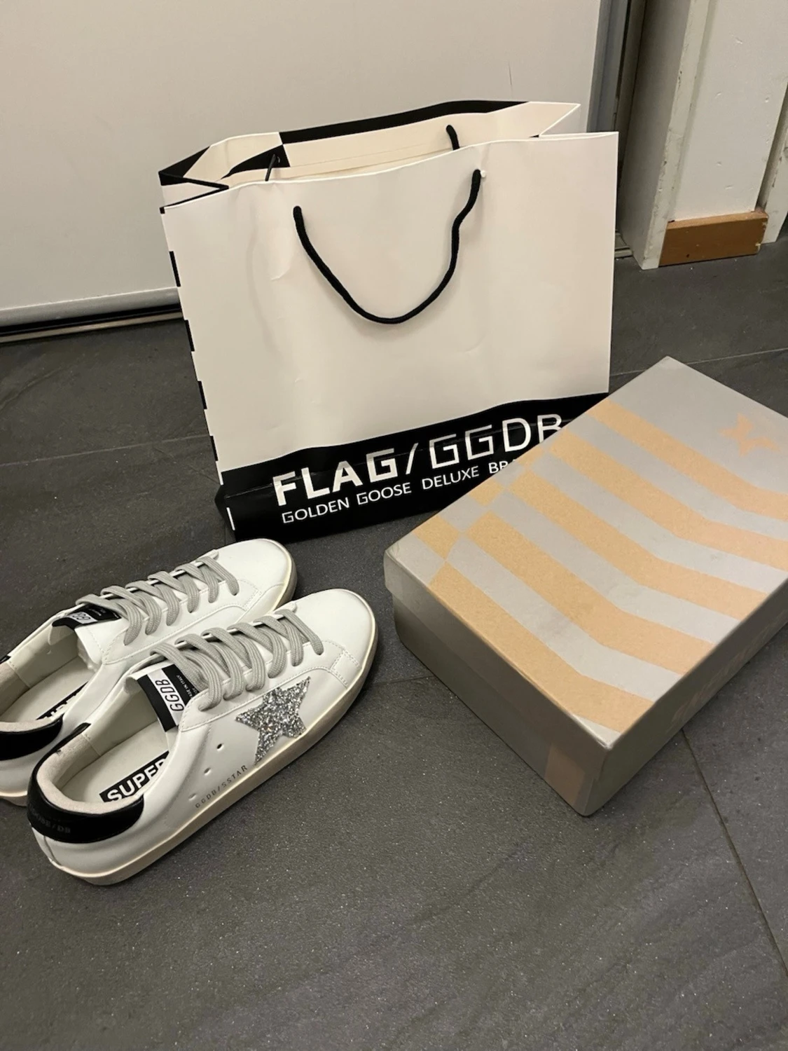 Golden Goose vita sneakers med glitterstjärna - 1