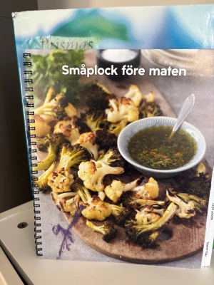 Småplock före maten - Upptäck enkla och goda recept på småplock och snacks att njuta av innan middagen! Perfekt för dig som vill imponera på vänner med läckra tilltugg och fräscha smaker. Inspirerande bilder och smarta tips gör det enkelt att komma igång.