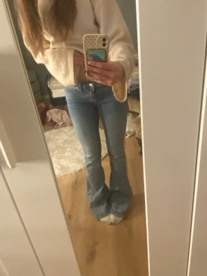 True religion jeans  - Ljus blåa jeans från, true religon i storlek 27. Två små slitningar nertill.