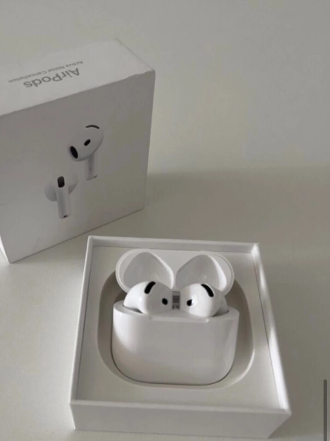 AirPods 4