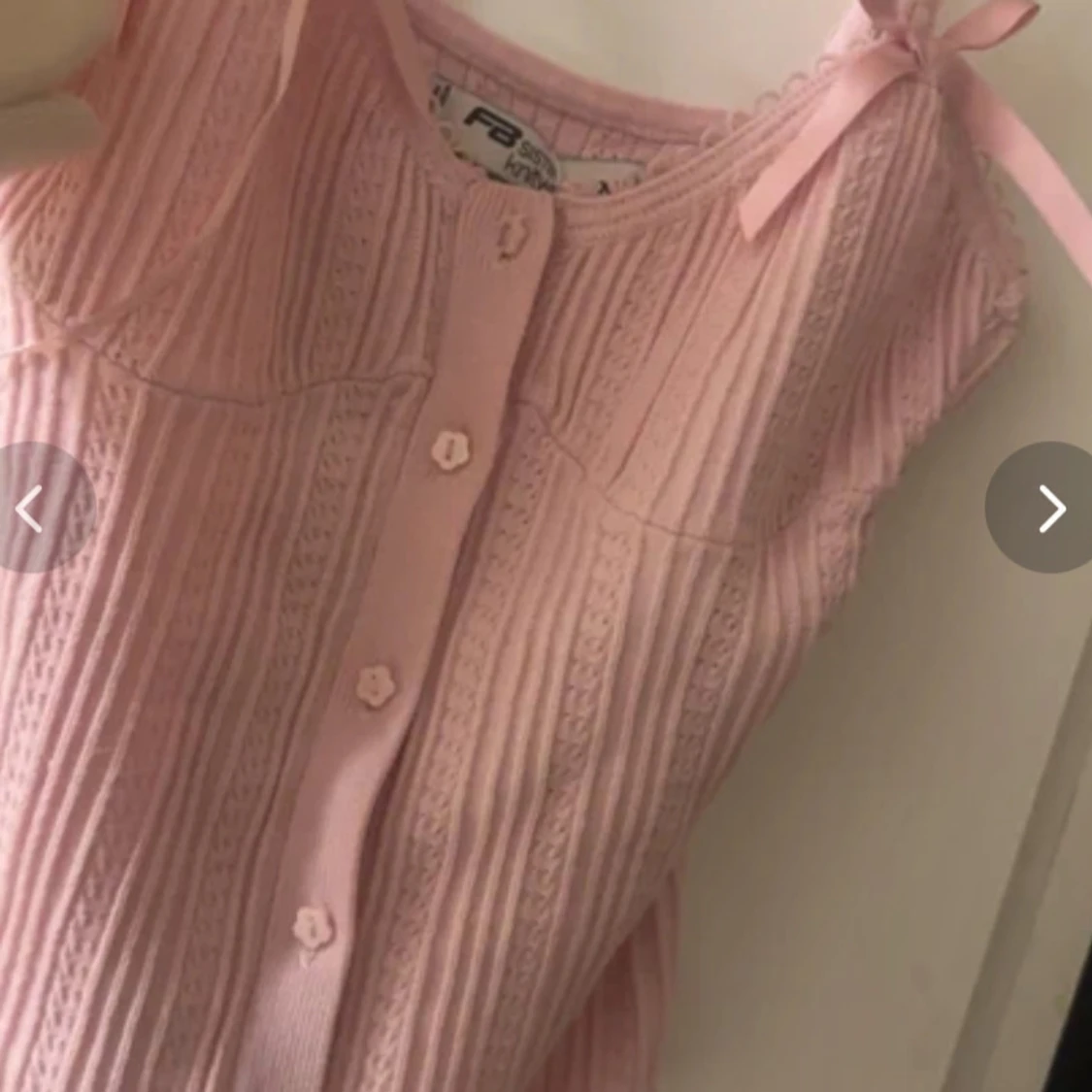 Söt ljusrosa ribbad linnetopp med rosetter - 2