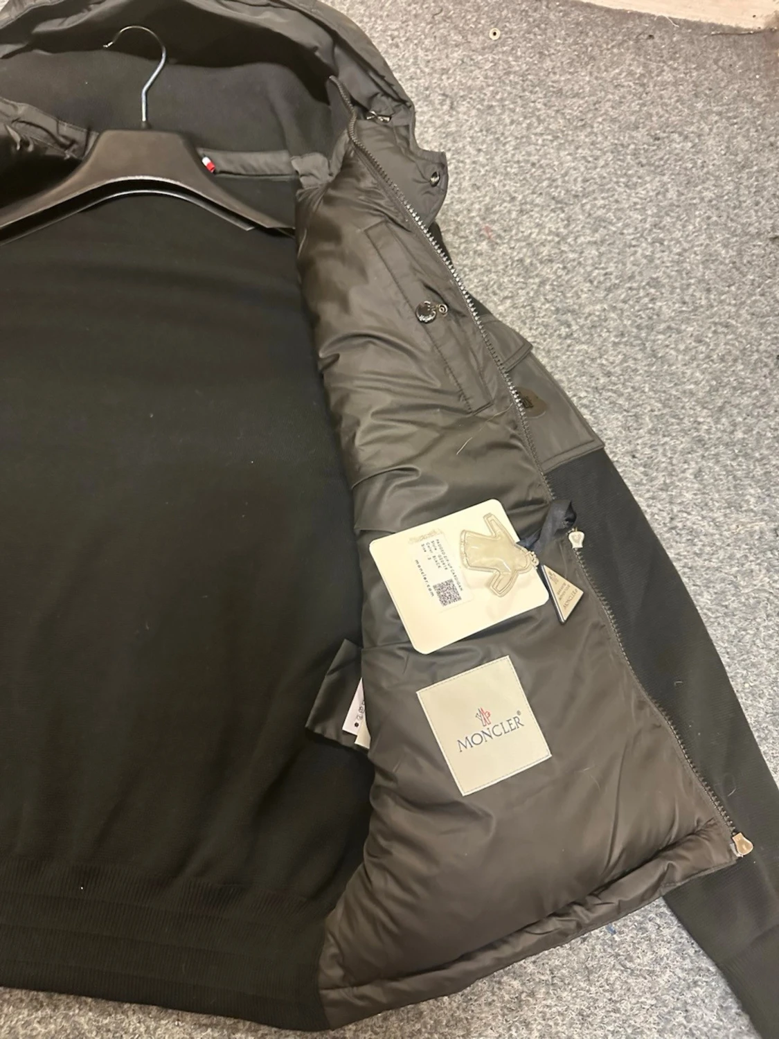 Svart pufferjacka från Moncler - 2