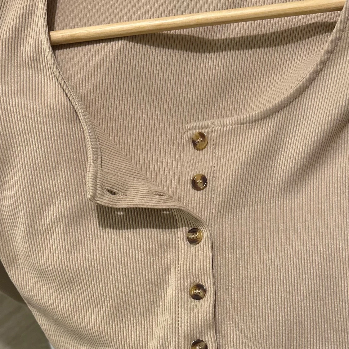 Trendig beige croppad topp i XS från SHEIN - 1