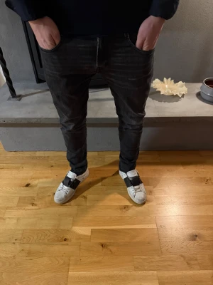 Replay anbass jeans - Riktigt feta Replay Anbass i svart färg. Inga som helst defekter eller skador! Skriv för frågor eller funderingar🙌