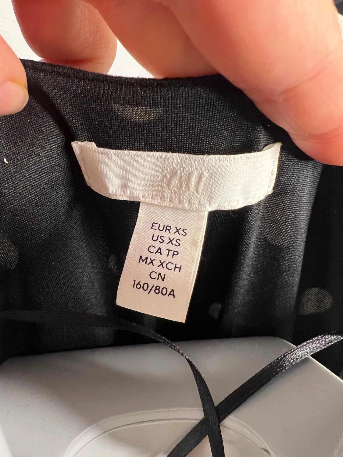 Svart prickig omlottklänning H&M XS - 1