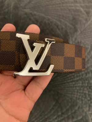 Bälte till salu bra pris! - Hej säljer detta bältet har aldrig använt den , den bara ligger i garderoben. Hör av dig ifall intresserad. Storlek 130