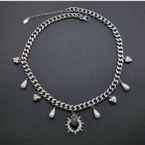 Handgjort halsband  - Material-rostfritt stål. 