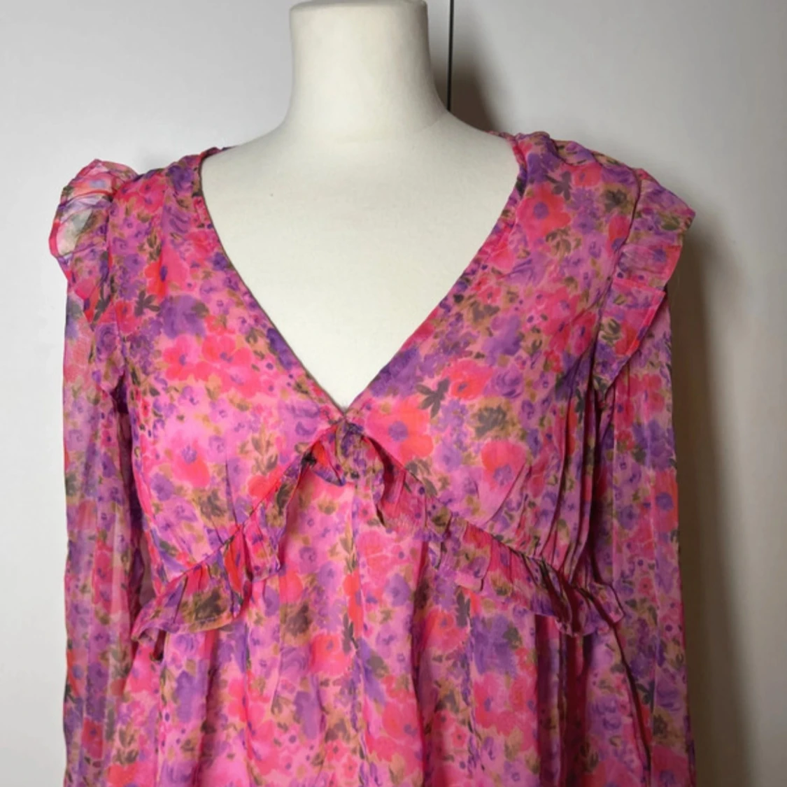 Blommig blus bikbok  - 1