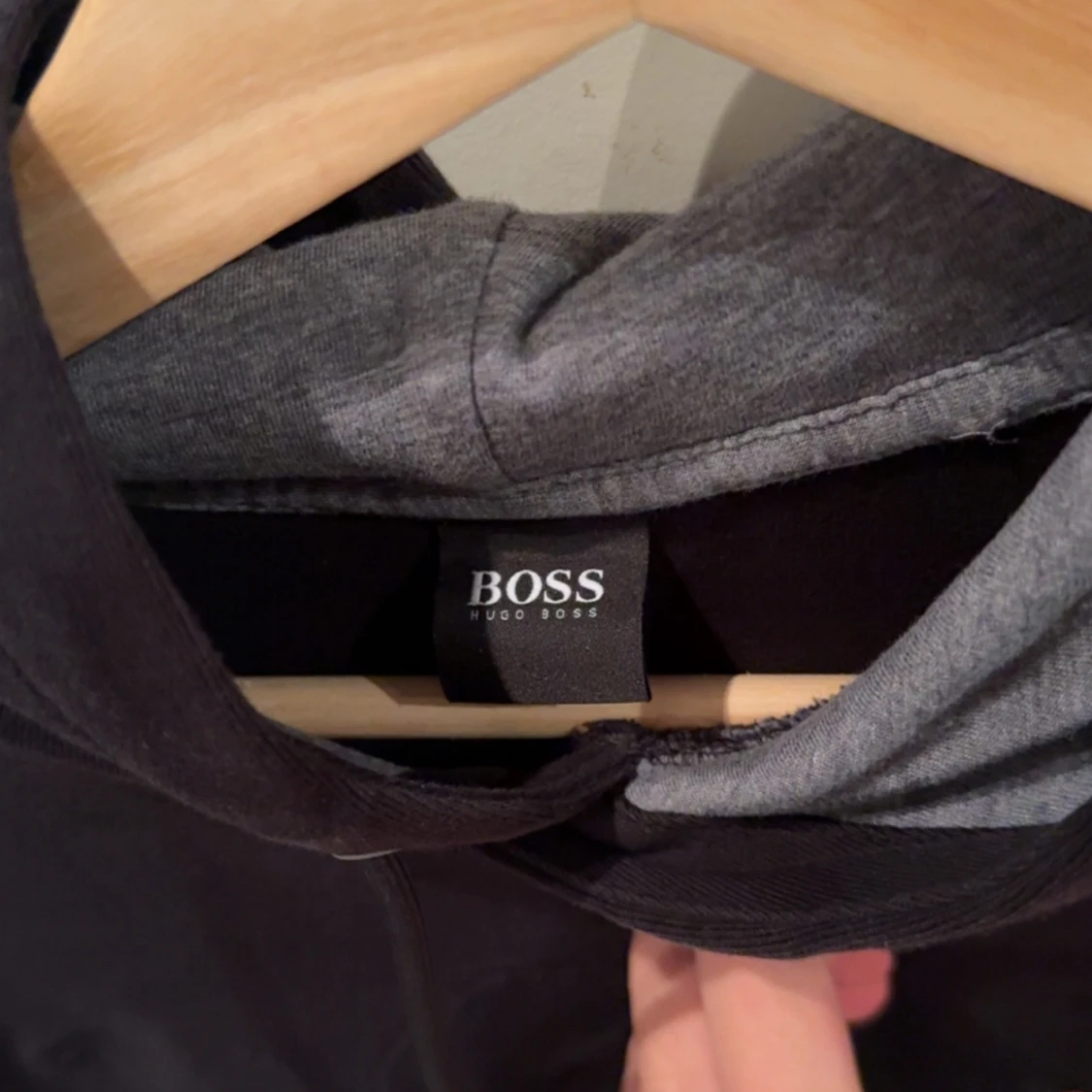 Svart hoodie från Hugo Boss - 3