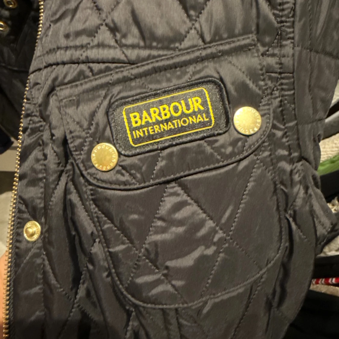 Svart quiltad jacka från Barbour - 1