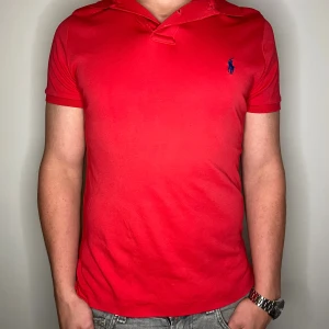 Ralph Lauren piké - Röd Ralph Lauren piké storlek M aldrig använd