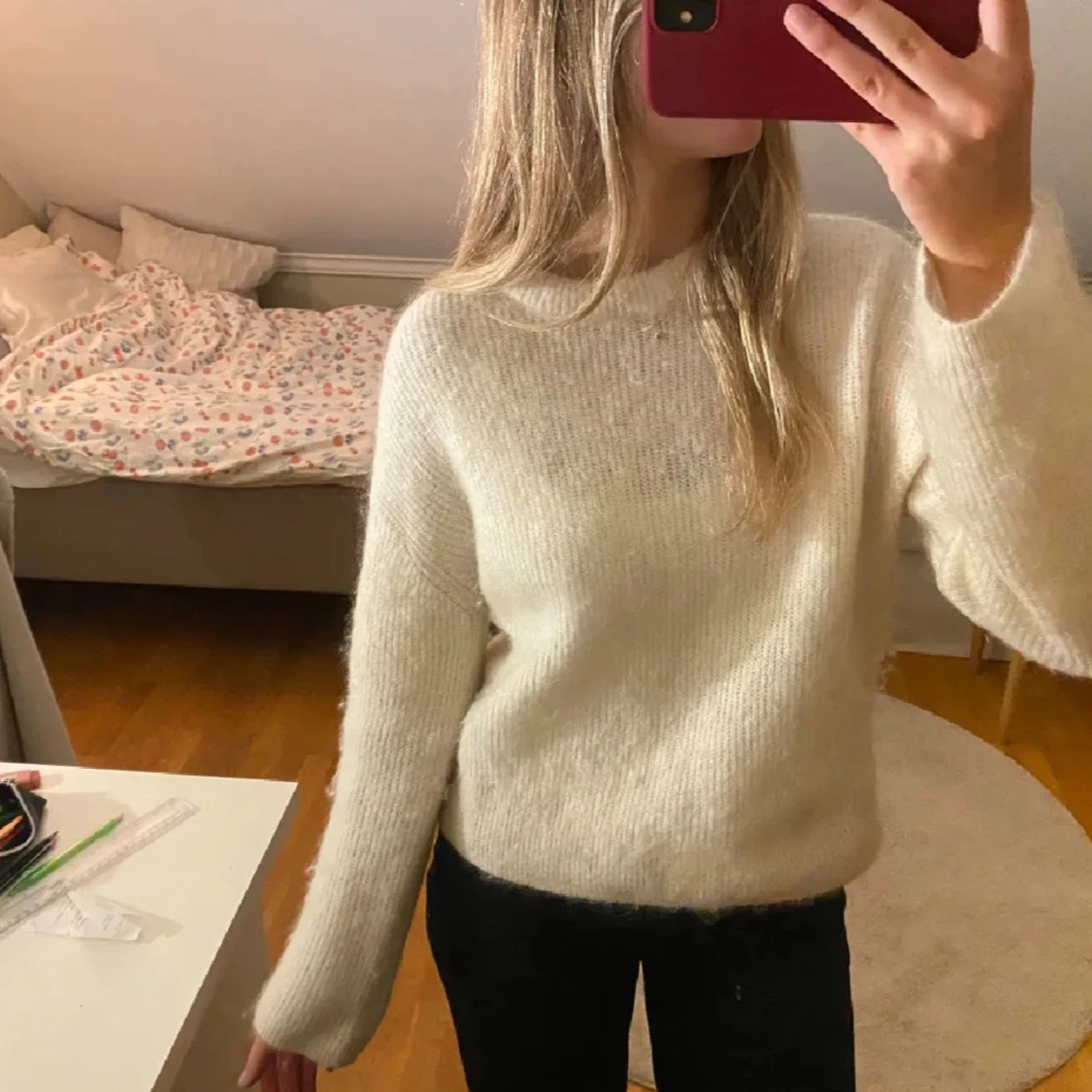 Vit fluffig stickad tröja  - 1