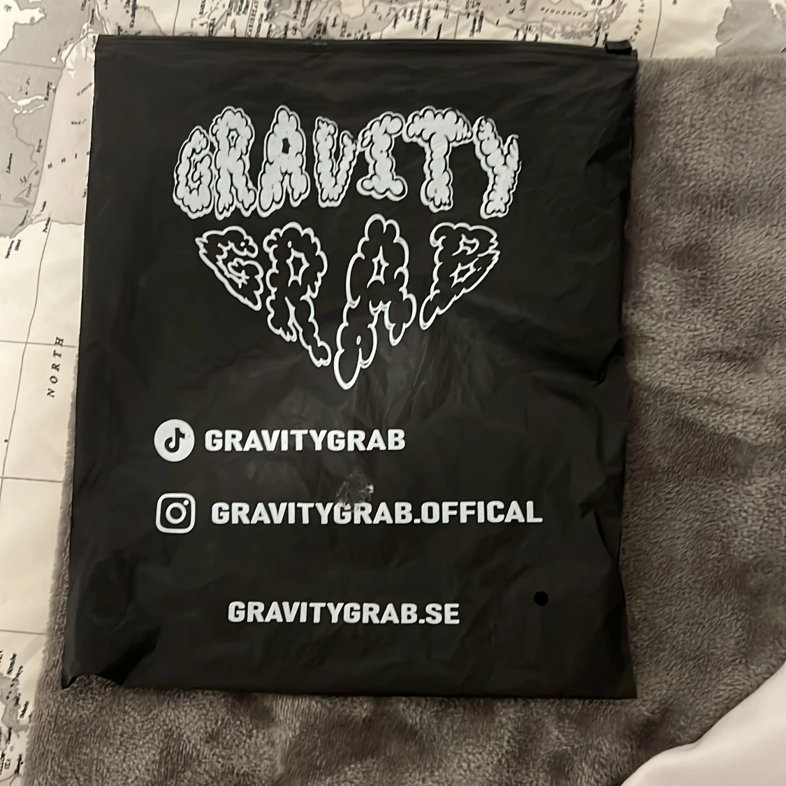 Vit Gravity Grab t-shirt med änglar - 2
