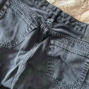 Svarta low waist straight jeans - Snygga svarta jeans .