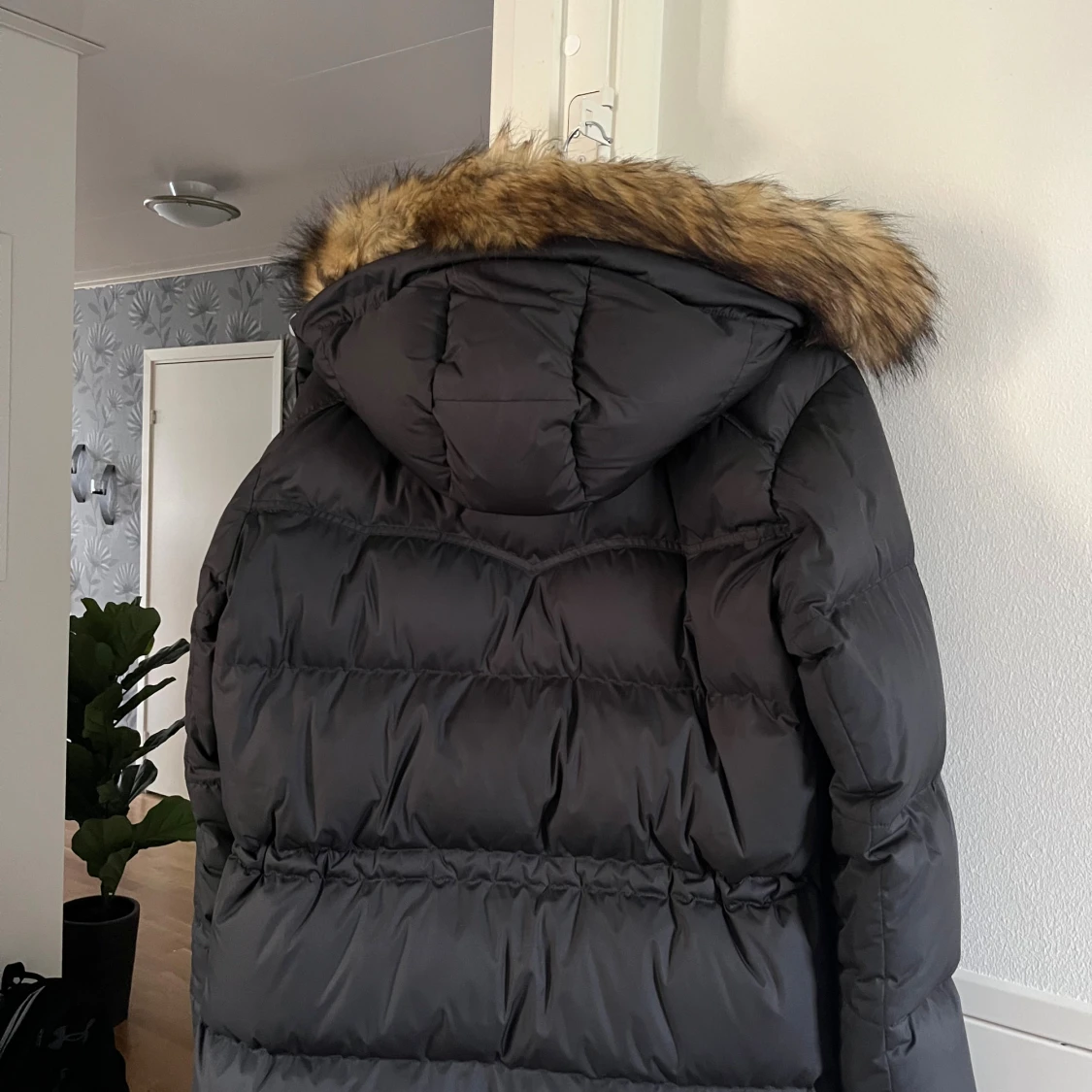 Svart dunjacka med fuskpäls från Boomerang - 1