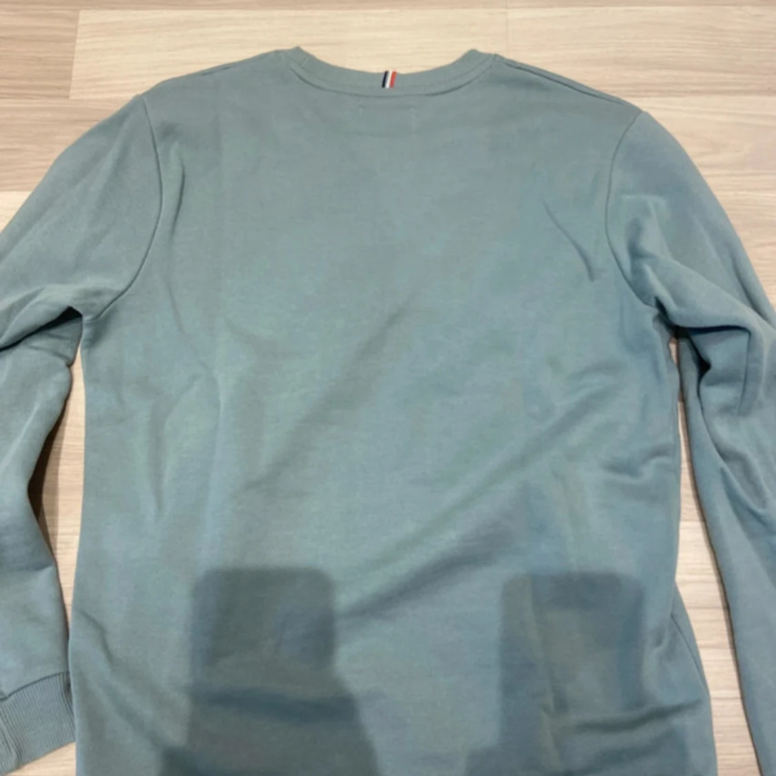 Blå sweatshirt från Les Deux med tryck - 3