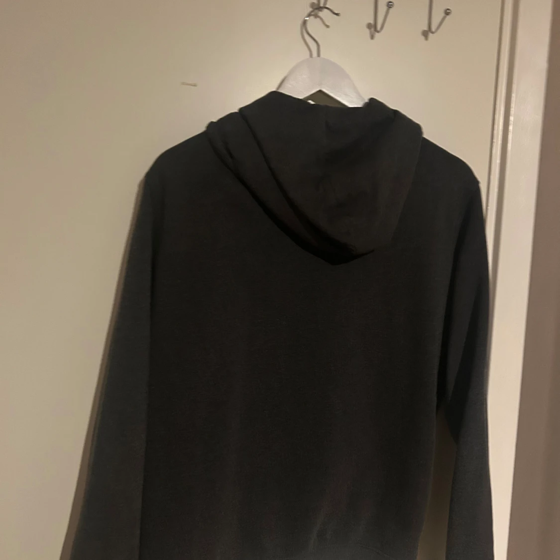 Mörkgrå hoodie med dragkedja Pier One - 1