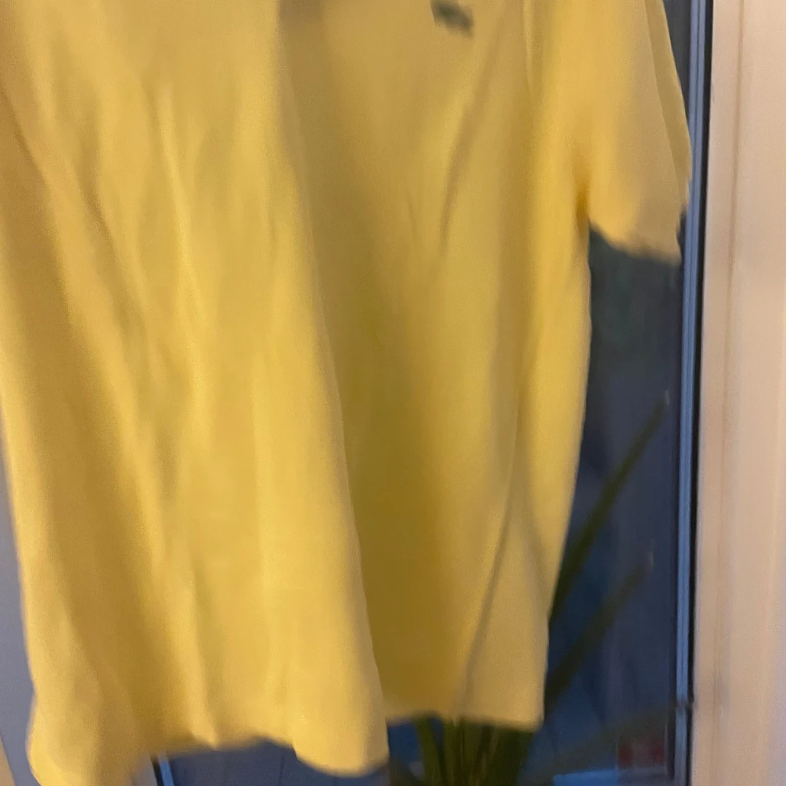 Gul pikétröja från Lacoste - 1