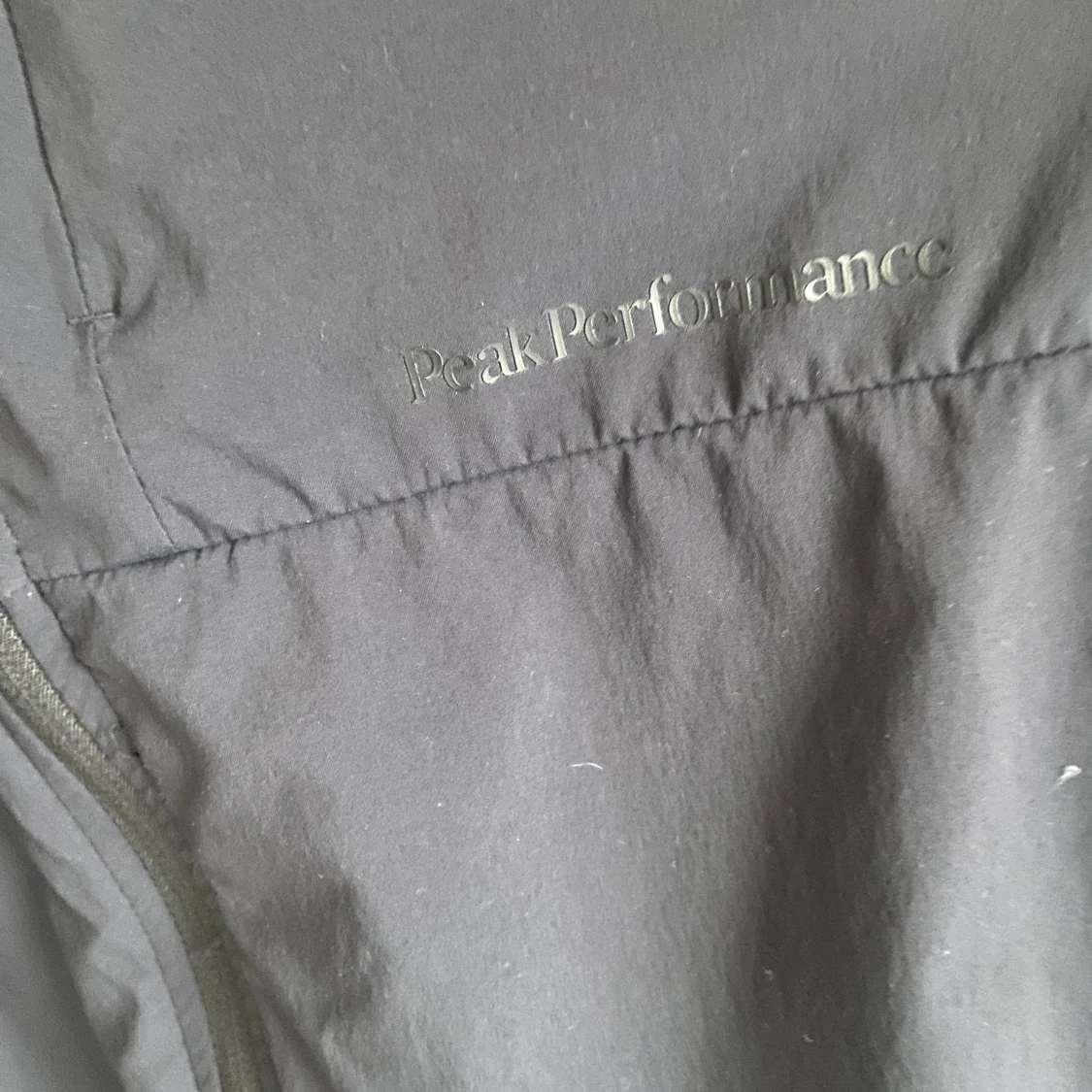 Svart vindjacka Peak Performance  - 1