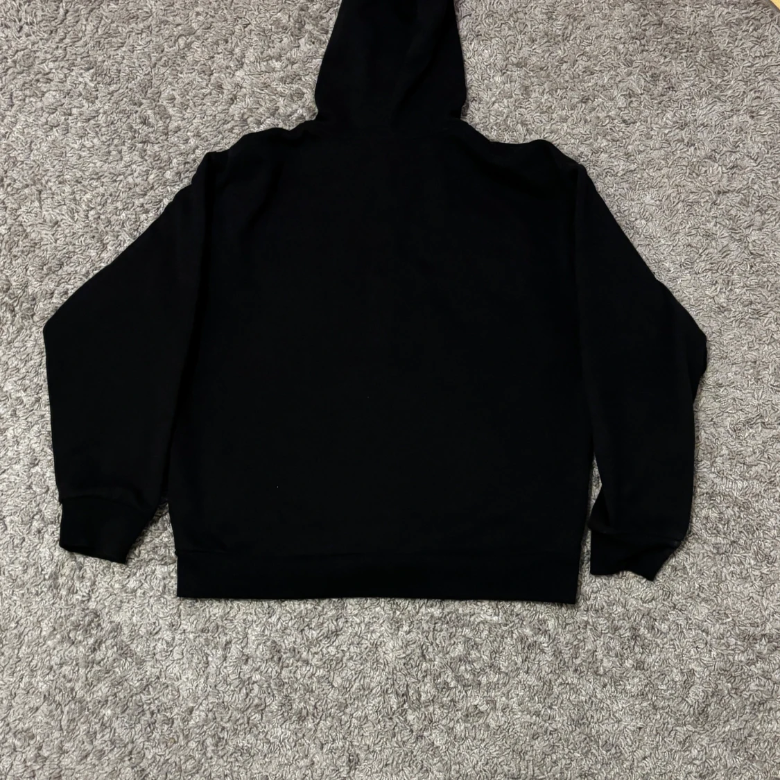 Svart hoodie med dragkedja - 1