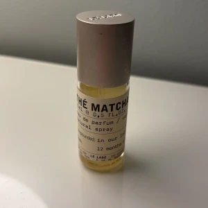 Le Labo Thé Matcha 10ml - Trendig parfym från Le Labo, Thé Matcha. 10 ml flaska, perfekt att ta med sig. Halva kvar så 5ml. Nypris 1069kr för 10 ml.