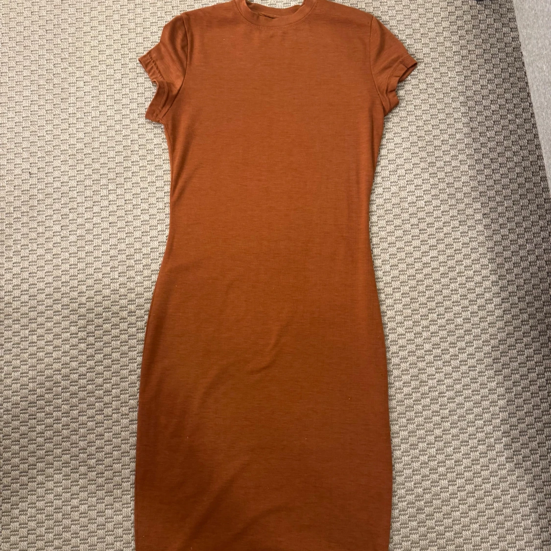 Brun kortärmad klänning i bomull