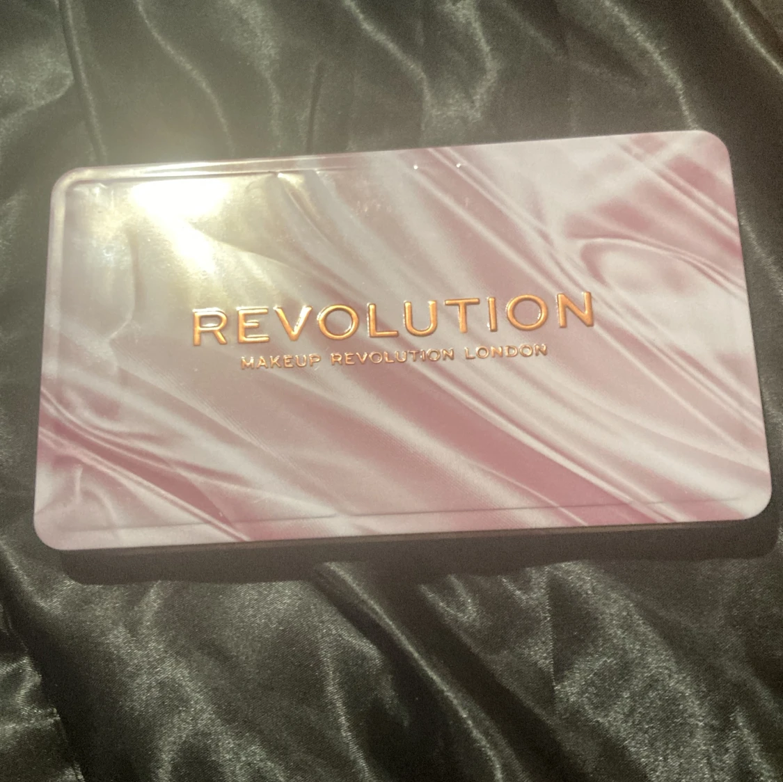 Revolution ögonskuggspalett med spegel