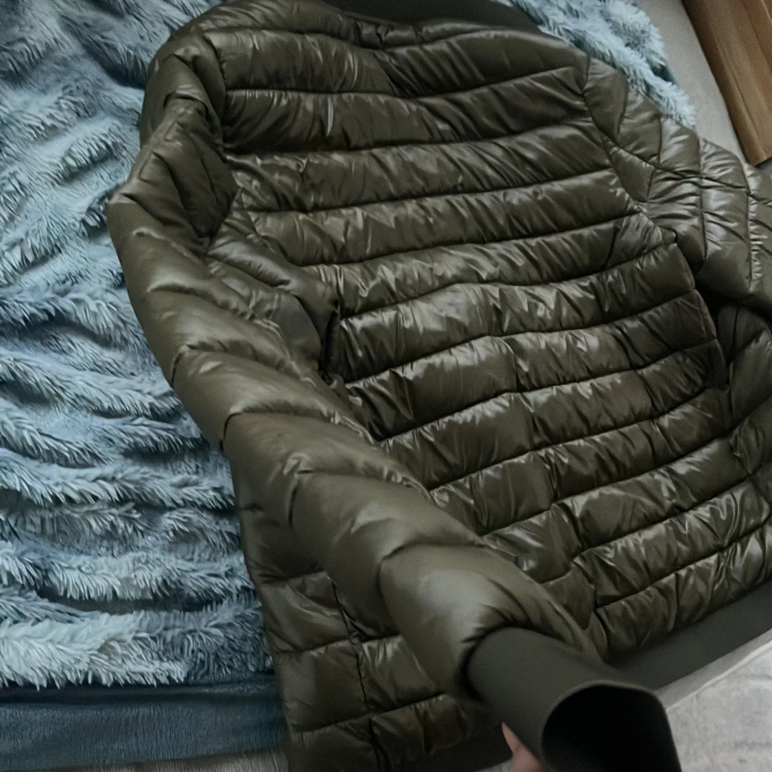 Olivgrön pufferjacka från Guess M - 4