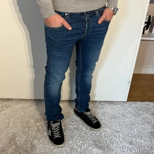 Replay Grover jeans  - Replay Jeans | Bra skick | Storlek 30/30 | Pris - 499kr | Modellen är ca 178cm lång | Hör av dig vid minsta fråga eller fundering!!