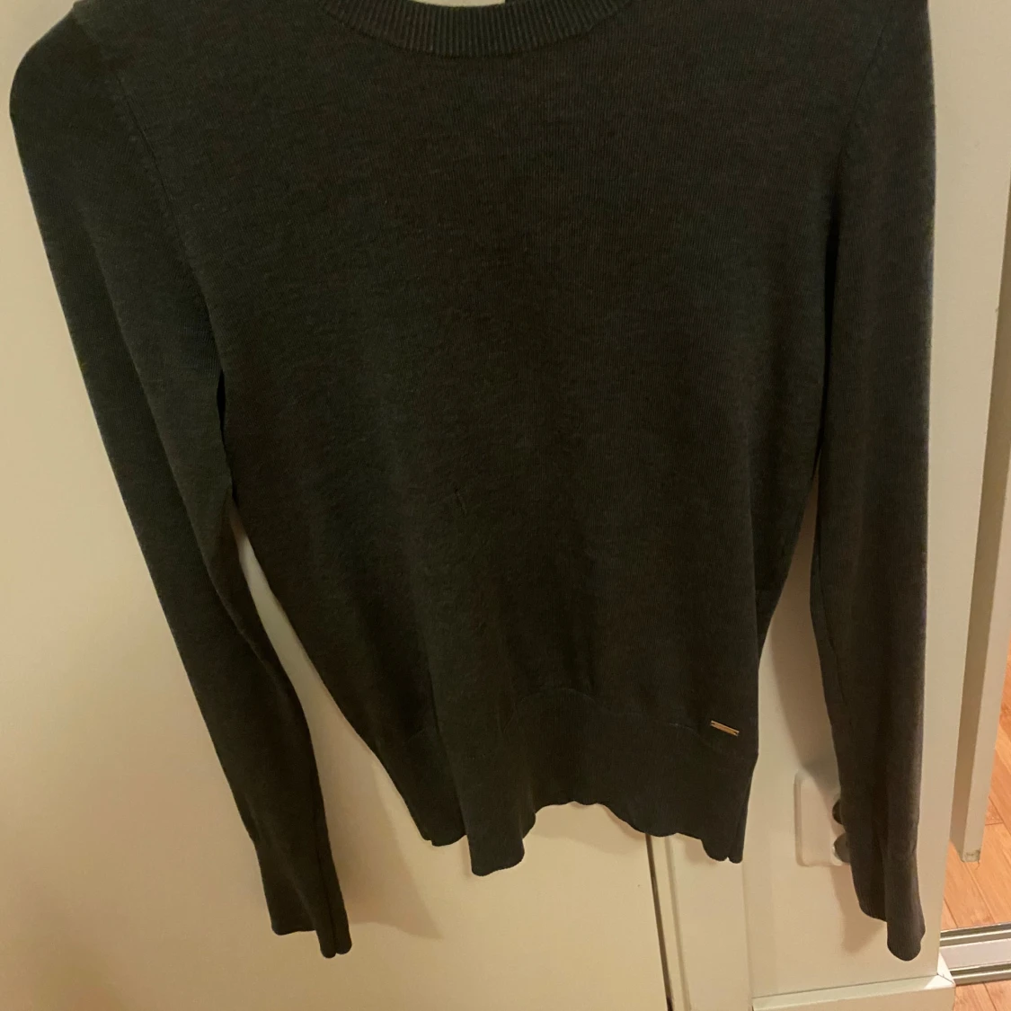 Mörkgrå fin stickad tröja Holly & Whyte - 1