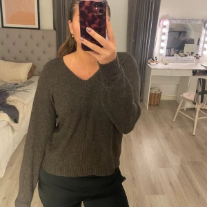 Stickad tröja  - Brun stickad tröja från hm! 