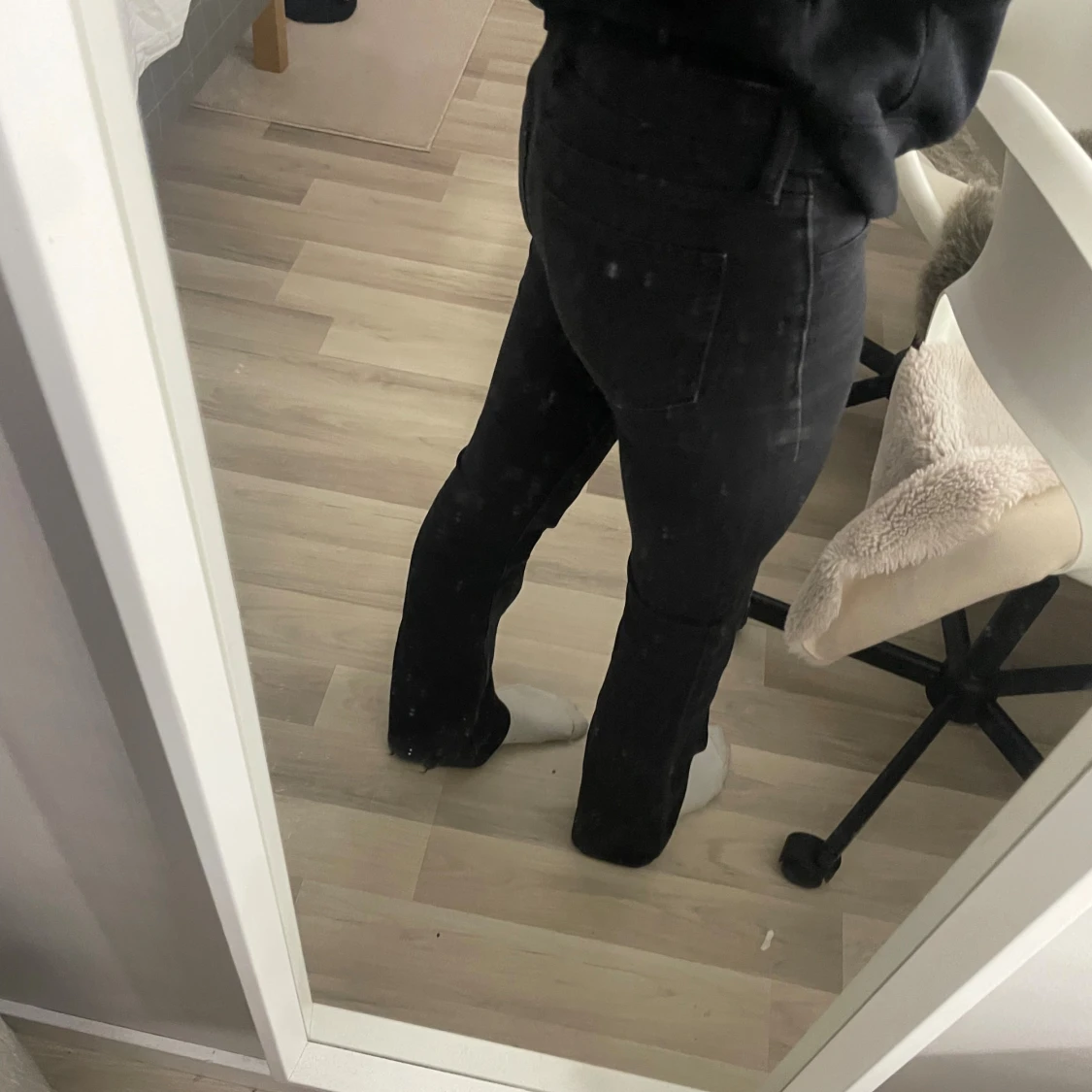 Svarta bootcut jeans från H&M - 2