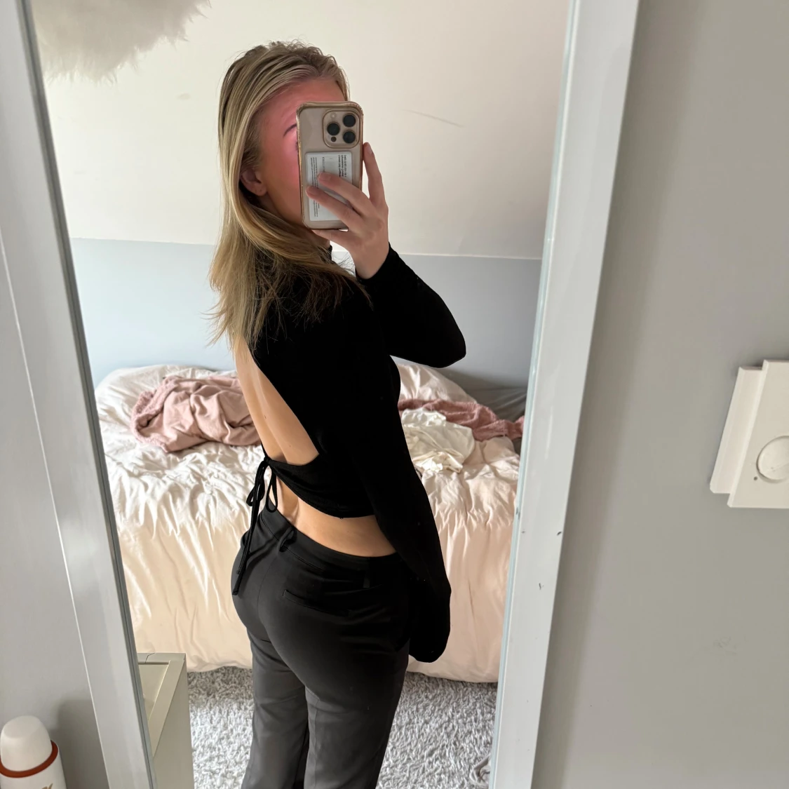 Svart topp med öppen rygg  - 1