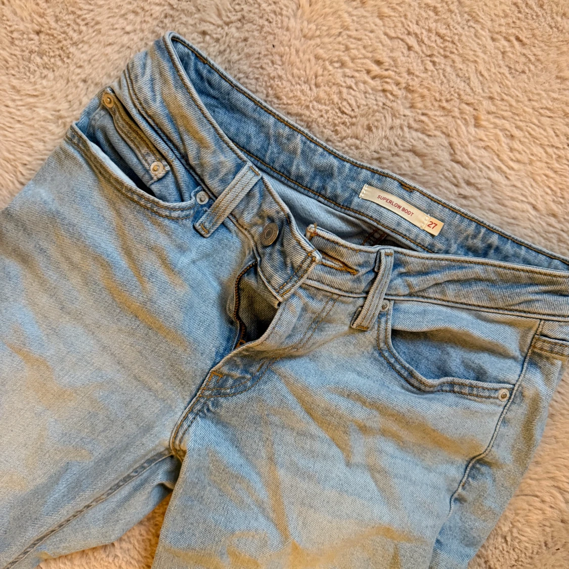 Levi's ljusblå jeans Superlow Boot - 1