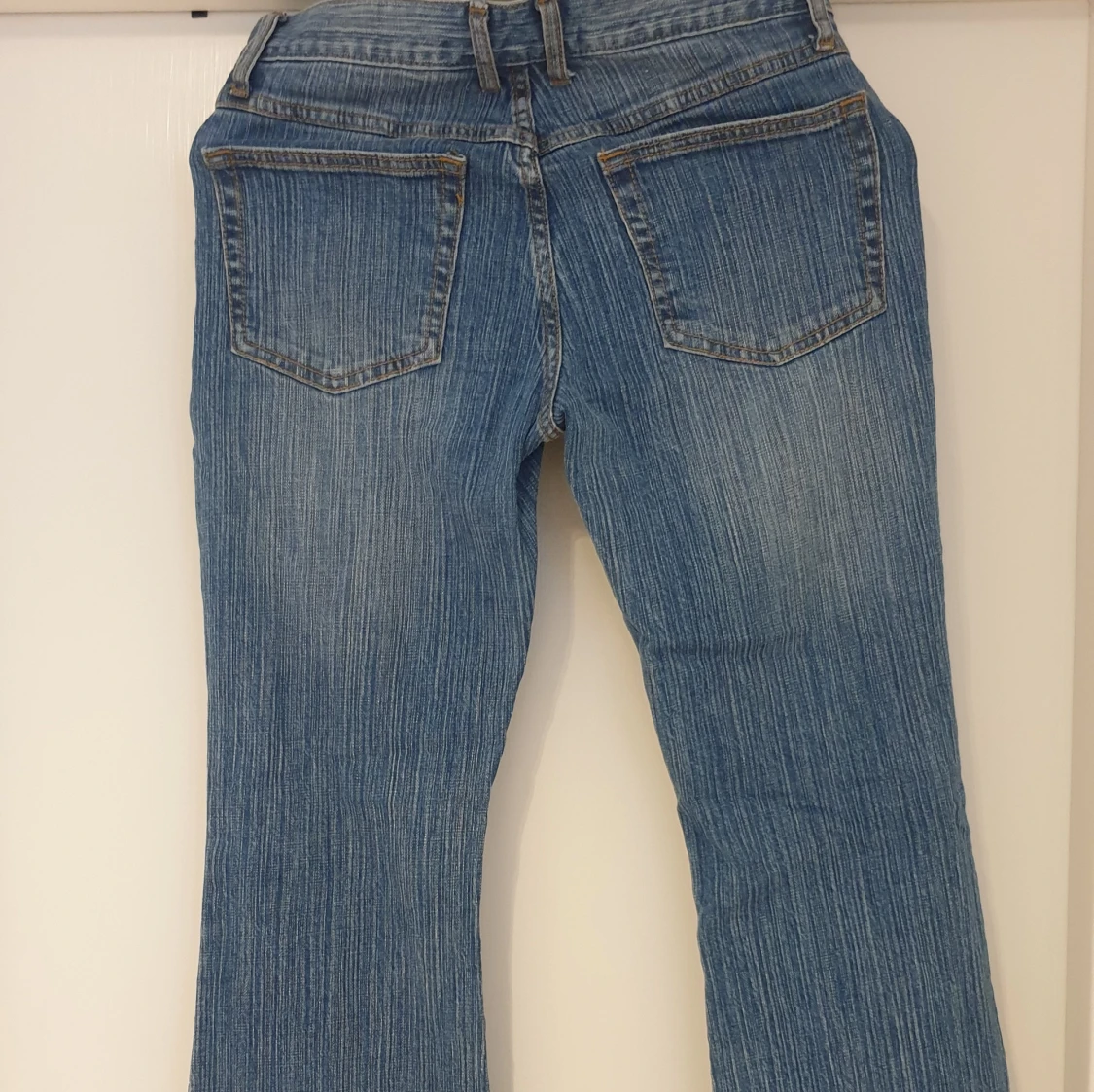 Blå bootcut jeans i storlek S - 1