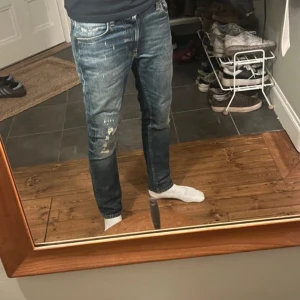 Nudie jeans - Nudie Jeans - Skick 10/10 inga defekter - Modell Lean dean/slimfit - Riktigt najs slitningar - skriv vid frågor