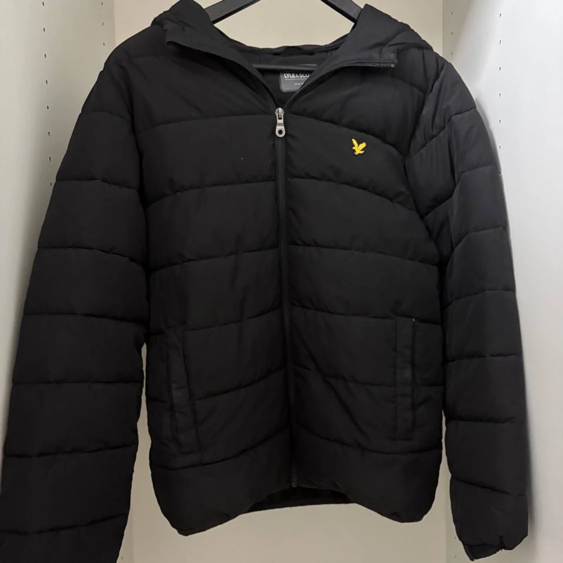 Svart pufferjacka från Lyle & Scott