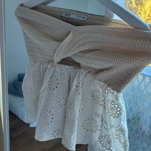 Beige topp Zara  - Somrig beige Zara topp i storlek S, skriv för bild med den på🤍