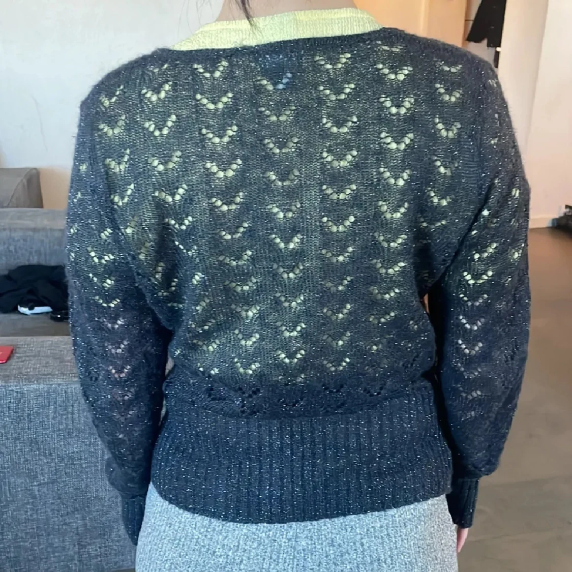 Mörkblå glittrig kofta med knappar - 2