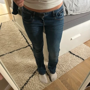 LTB jeans  - Jätte lågmidjade LTB byxor (Valerie), mycket fint skick.