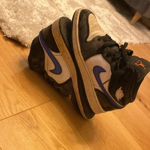 Nike air Jordan  - Tjena! Säljer  mina jordens i storlek 39. Perfekta skor nu till hösten. Hör av dig om du funderar över något.😀