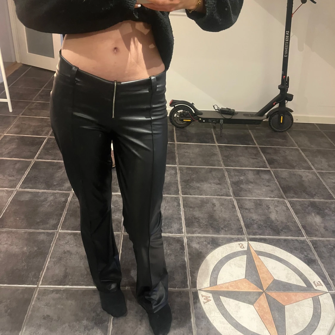 Lågmidjade skinnbyxor