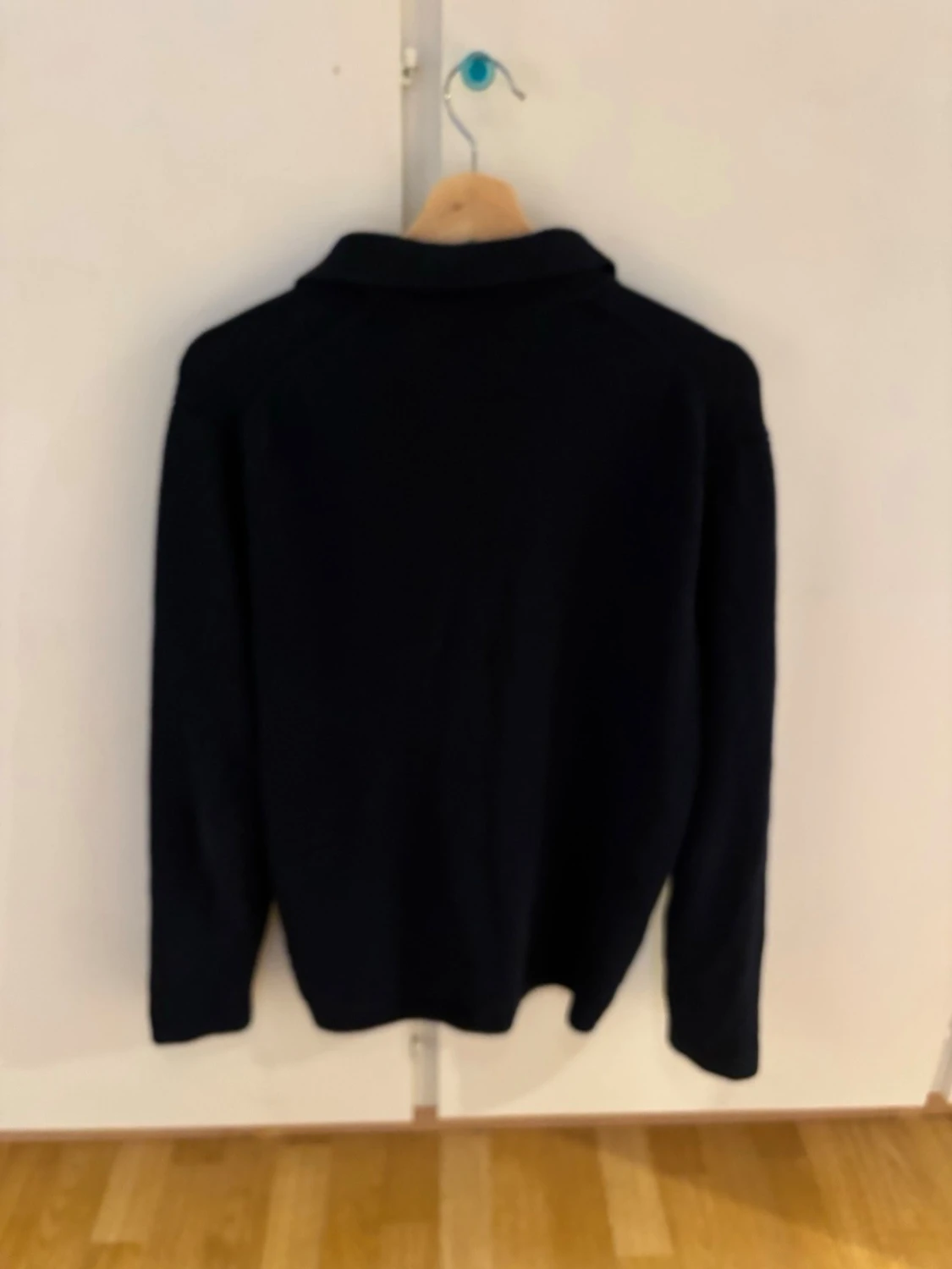 Mörkblå stickad pikétröja H&M - 2