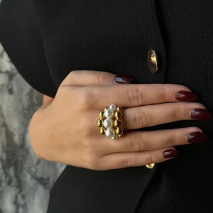 Mixed pearl ring ioaku - Ring från ioaku! Knappt använt den så det är nyskick💗 Nypris är 699kr