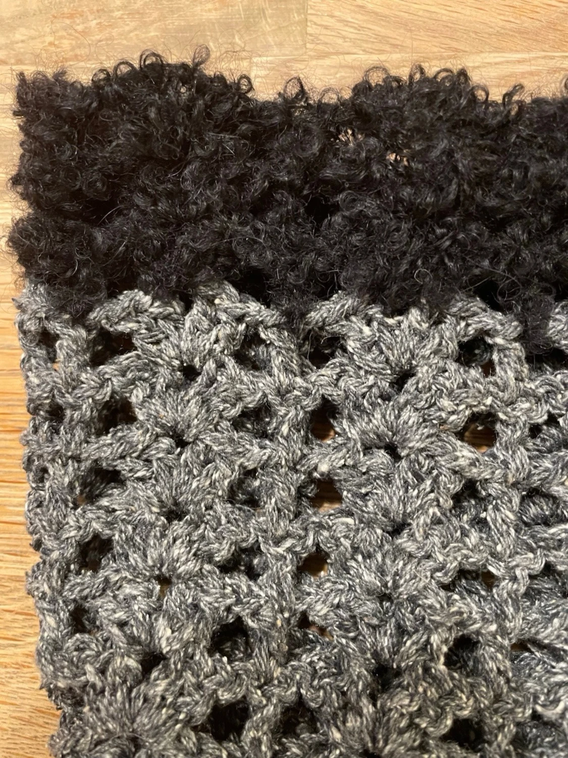 Fusk sockor /benvärmare i grått och svart - 1